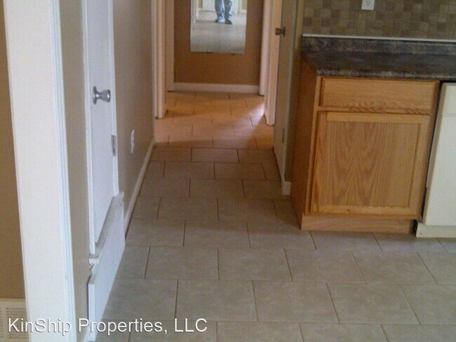 Building Photo - 3 br, 1 bath House - 516 Parkway Dr