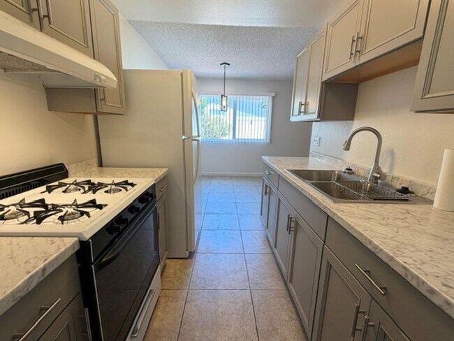 Foto del edificio - Adorable Oceanside Attached Home Ready Now!