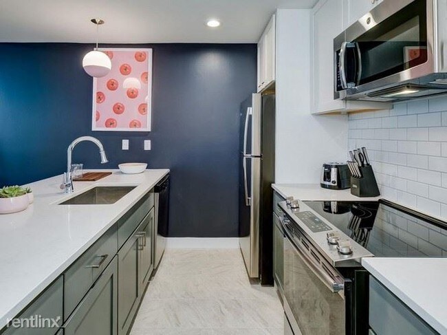 Foto del edificio - 1 br, 1 bath Condo - 499 E High St Unit 205