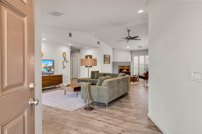 Building Photo - 54965 Avenida Vallejo
