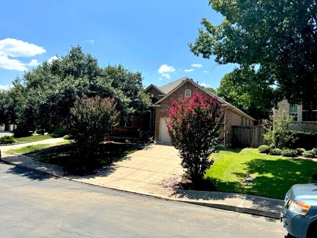 Foto del edificio - Ready For Move In! A Must See in Rogers Ranch - 4 Bedroom 2 Bath with Custom Features
