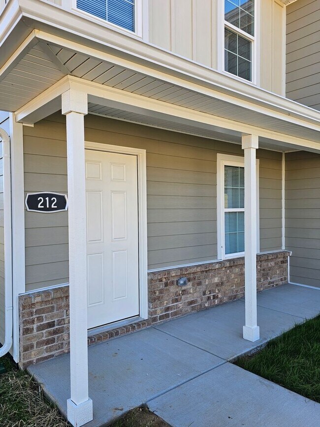 Building Photo - 212 Gaston Cir