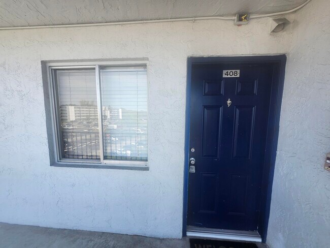 Foto del edificio - 8600 N Sherman Cir