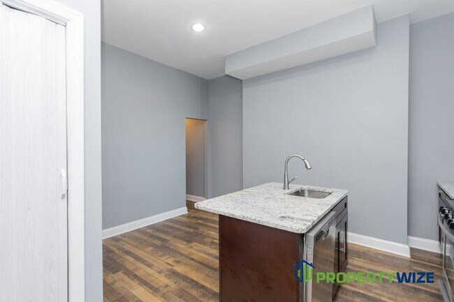 Building Photo - 2327 Linden Avenue - 2