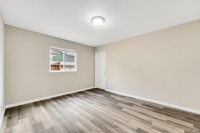Building Photo - 884 Brookwood Ave