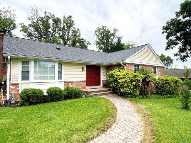 Building Photo - 8410 Buckhannon Dr