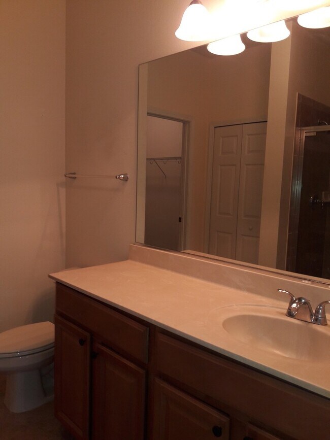 Foto del edificio - Annual unfurnished-3 bedroom, 2 bath condo with garage in gated community!