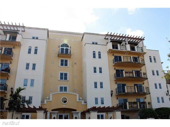 Building Photo - 322 Madeira Ave