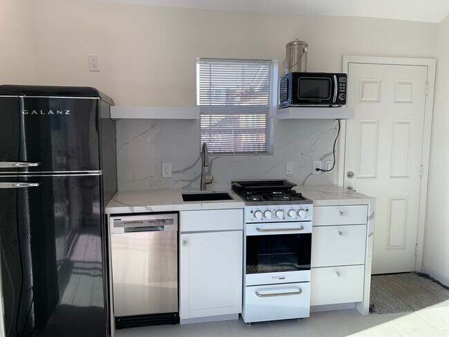 Dishwasher, Gas Stove, Microwave - 220 S The Strand
