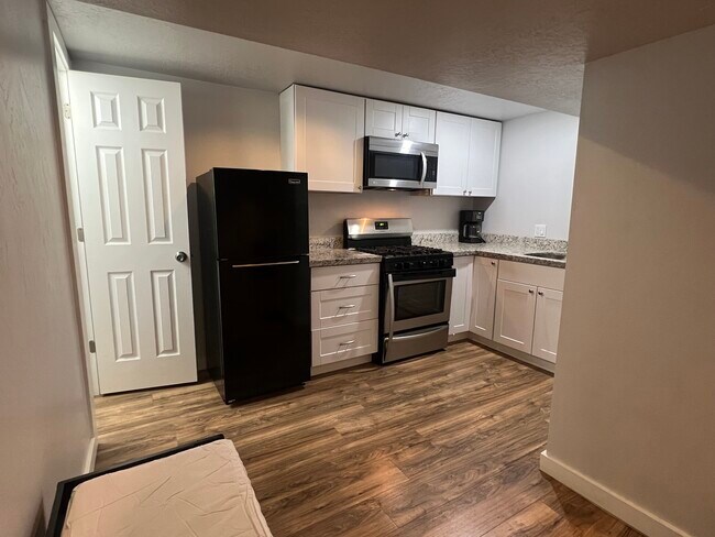 Building Photo - 9054 S 400 E