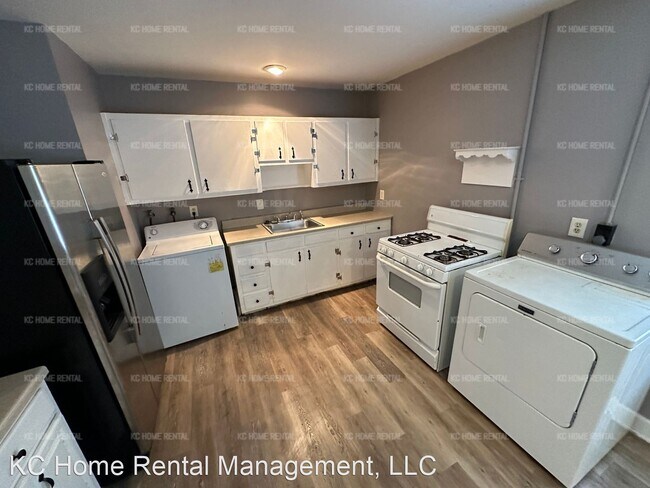 Foto del edificio - 4 br, 1 bath House - 8601 E 110th St