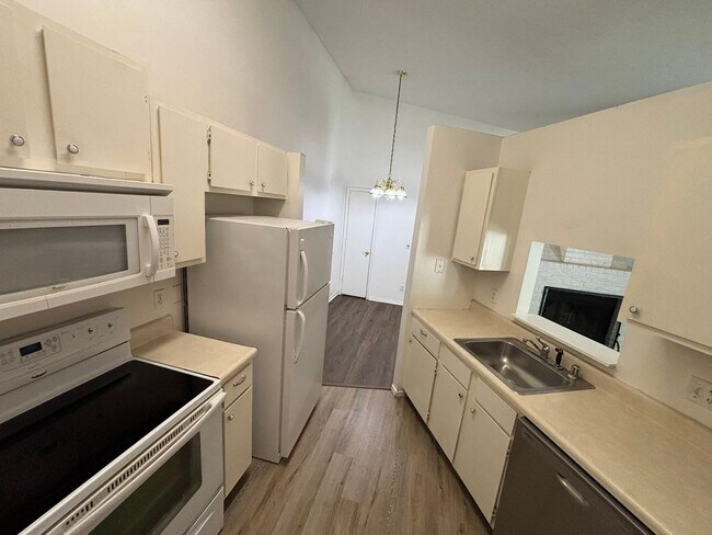 Foto del edificio - Transformation in Progress: Updated 2BR Duplex in Fayetteville! NO PETS!