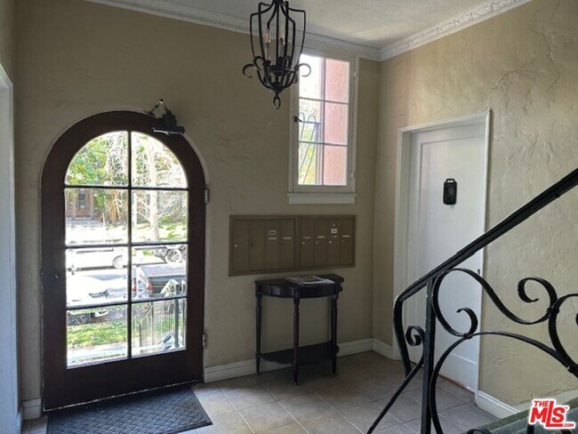 Foto del edificio - 444 N Sycamore Ave