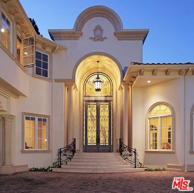 Foto del edificio - 2025 E Live Oak Dr