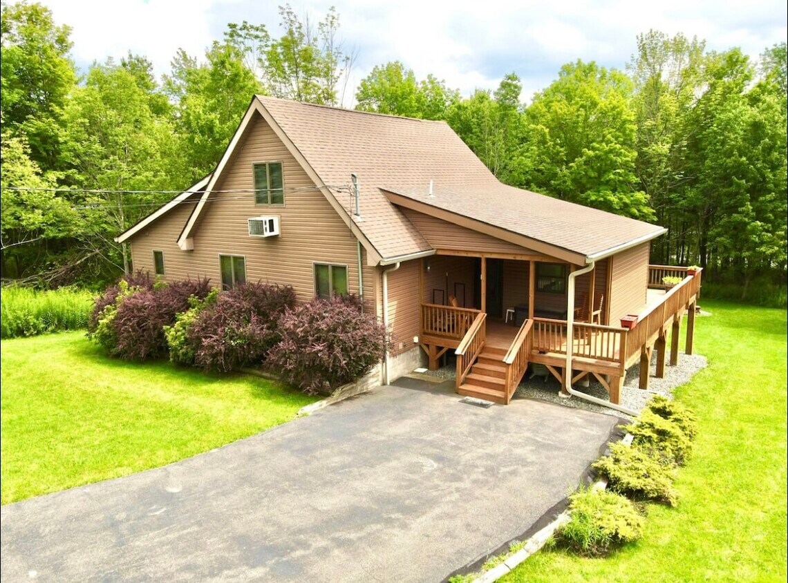 Primary Photo - 1884 Windemere Ln