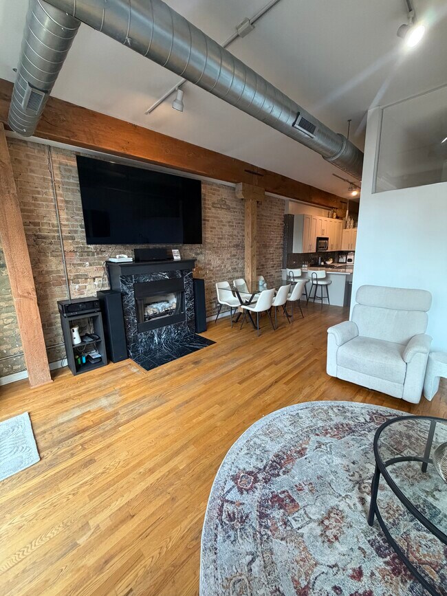 Foto del edificio - 1344 W Madison St
