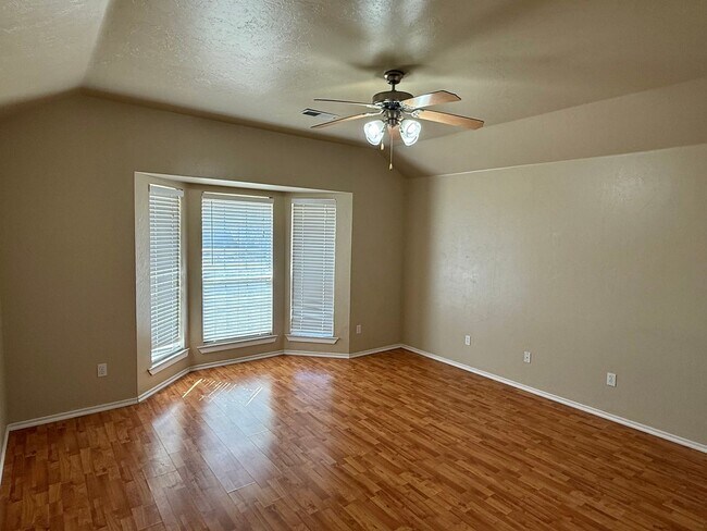 Foto del edificio - Great 3 Bed 2 Bath With Study In Edmond