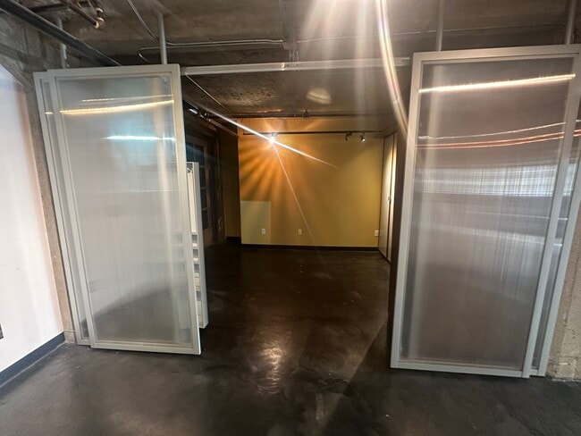 Building Photo - 328 W 200 S