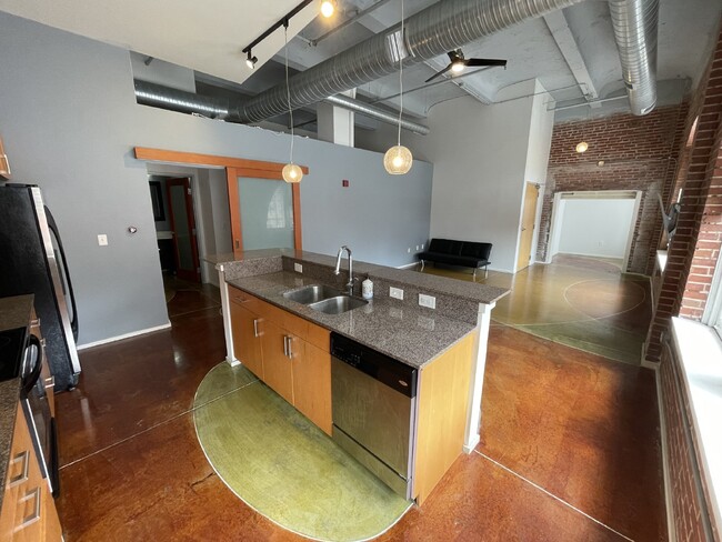 Building Photo - Luxury Condo for Lease!