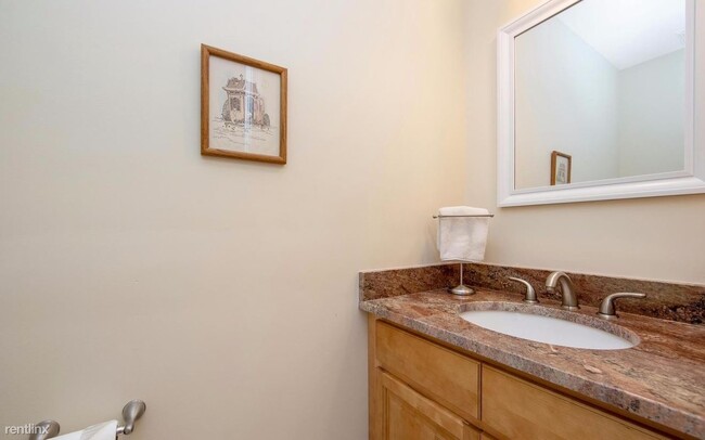 Building Photo - 2 br, 3 bath Townhome - 239 Kings Croft Dr...