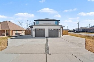 Building Photo - 3165 Karen St