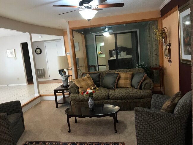 Foto del edificio - 6405 Garrett Rd