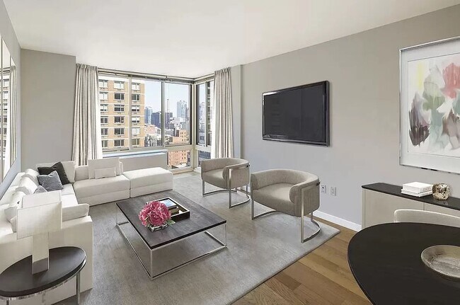 Building Photo - 260 W 54th St