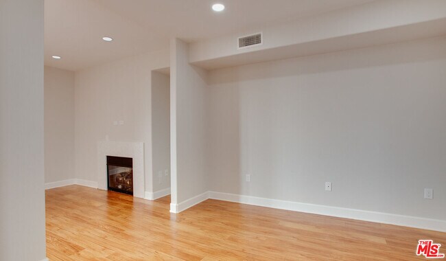 Foto del edificio - 340 Hauser Blvd