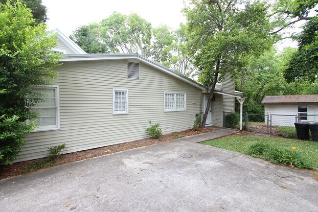 Foto del edificio - Lovely Duplex For Rent