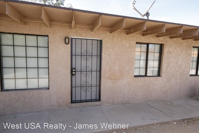 Building Photo - 2444 E Danbury Rd