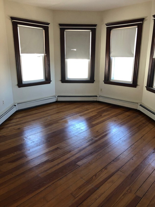 19 Moore St, Winthrop, MA 02152 Apartments in Winthrop, MA