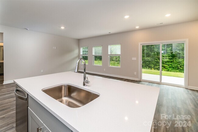 Building Photo - 104 Overwatch Dr