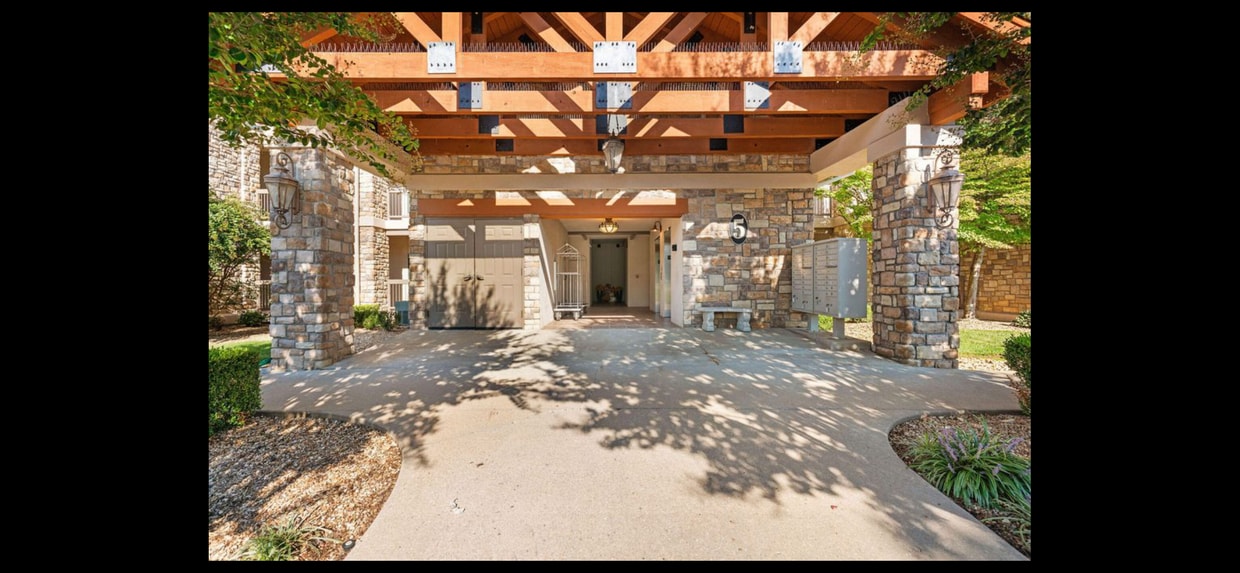 Primary Photo - 250 Lakewood Dr
