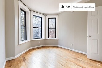 Building Photo - Private bedroom in 4 bed/2 bath Home