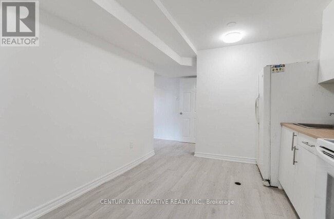 Building Photo - 402 Brimorton Dr