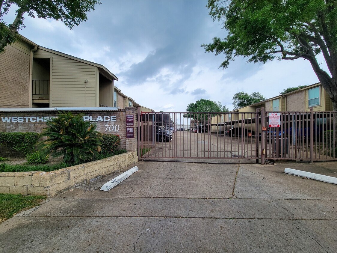 Foto principal - 700 Thicket Ln