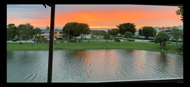 Building Photo - 17 Berkshire A