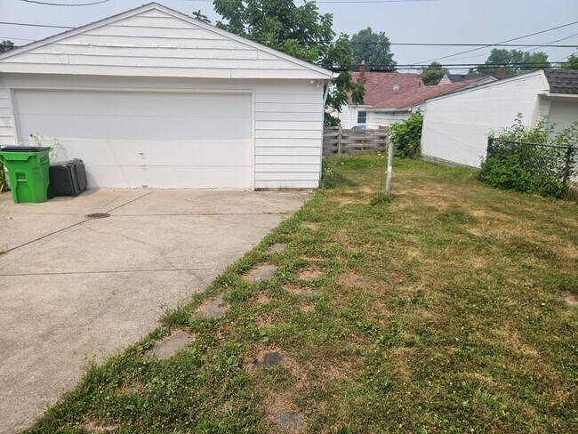 Foto del edificio - Spacious 3-Bedroom, 2-Bath South Euclid Home!