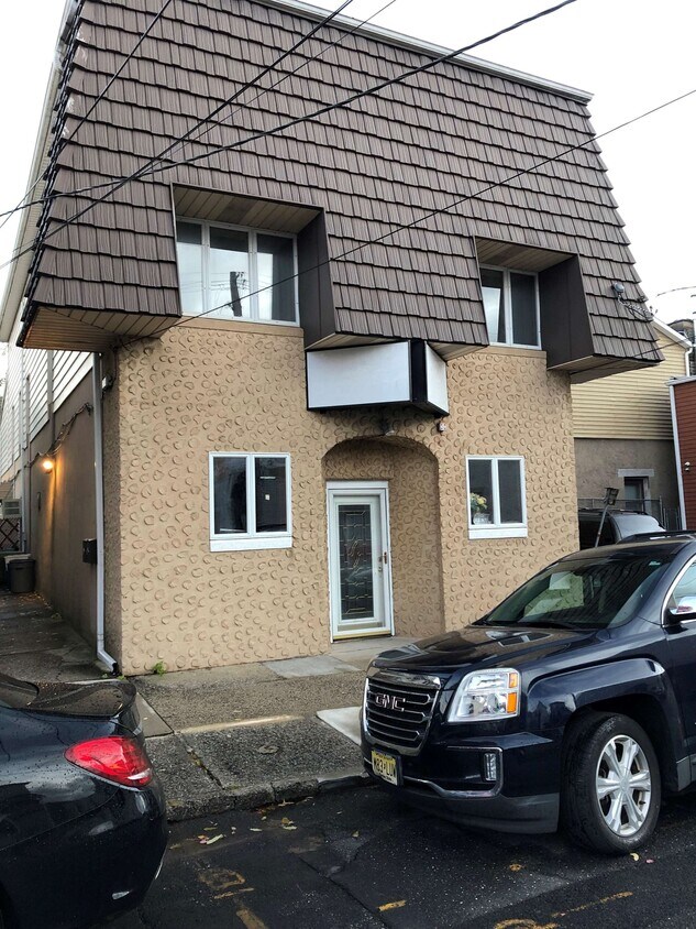 292 Chase Ave Unit 2nd FL, Lyndhurst, NJ 07071 Room for Rent in