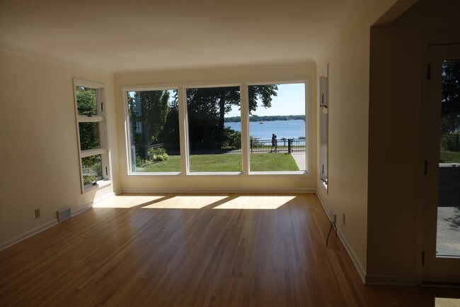 Living room - 4921 Lake Ave