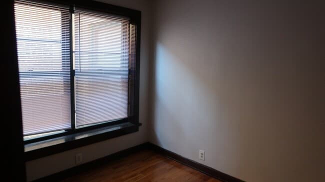 Foto del edificio - 846 W Montrose Ave