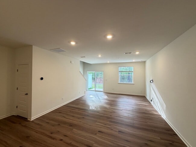 Building Photo - 128 Parker Ln