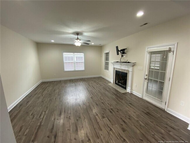 Building Photo - 4132 St Ives Ct