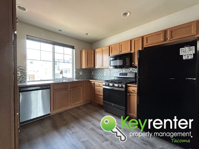 Building Photo - Fife Living: Your Ideal Multi-Level Family...