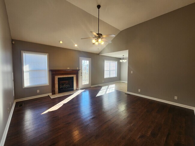 Foto del edificio - $250 OFF Move In Special! - 3 Bedroom 2.5 Bath + Bonus Room