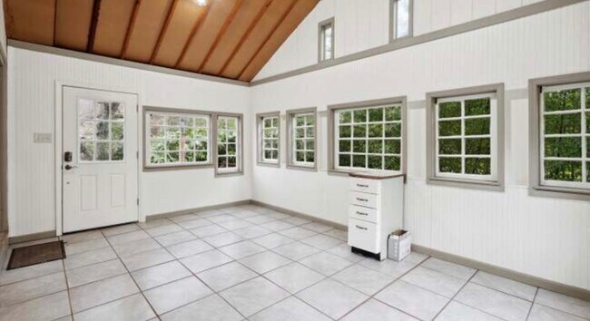 Foto del edificio - 4240 Fairview Ave