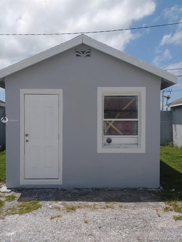 Primary Photo - 12101 Everglades St