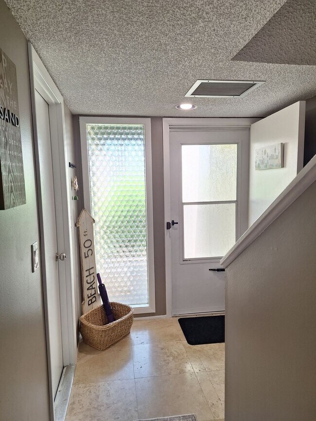 Building Photo - FURNISHED MONTHLY RENTAL - SUGAR MILL / PI...