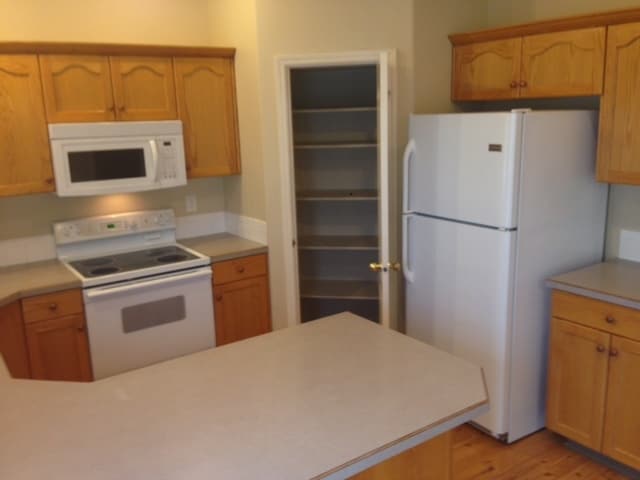 Building Photo - 10856 W Hazelwood Dr