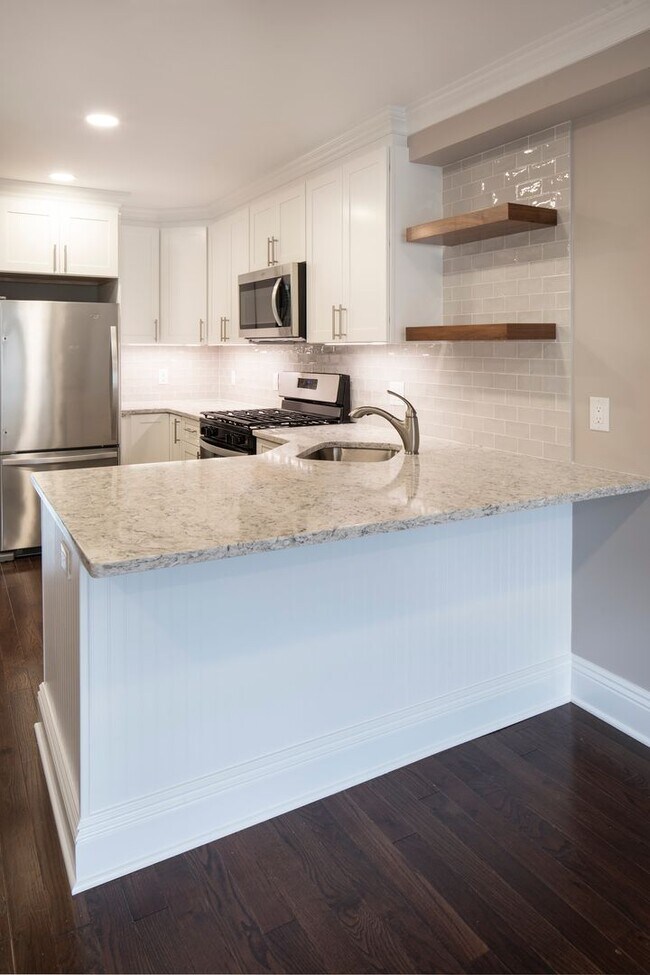 Interior Photo - Cambridge Manor